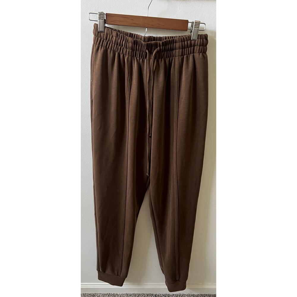 NUX yuki sleek fabric joggers women's size large